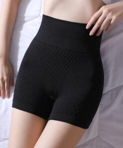 Wyprostowana miednica korygująca szczuplejsze uda